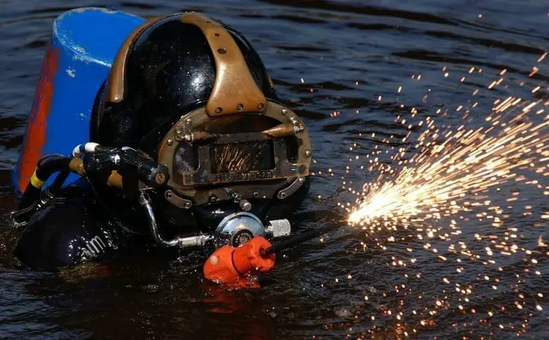 dangers of underwater welding